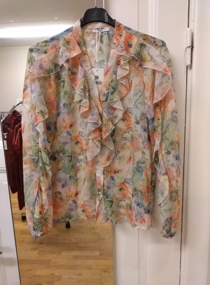 skir blommönstrad blus med volang knappslå multifärg