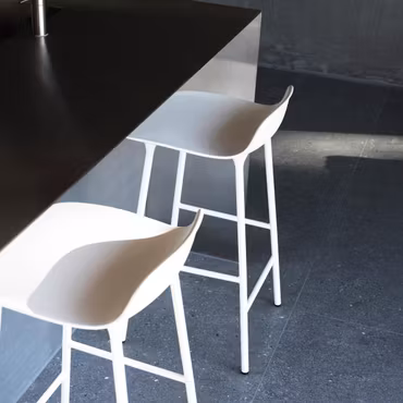 Form Barstool 65 cm