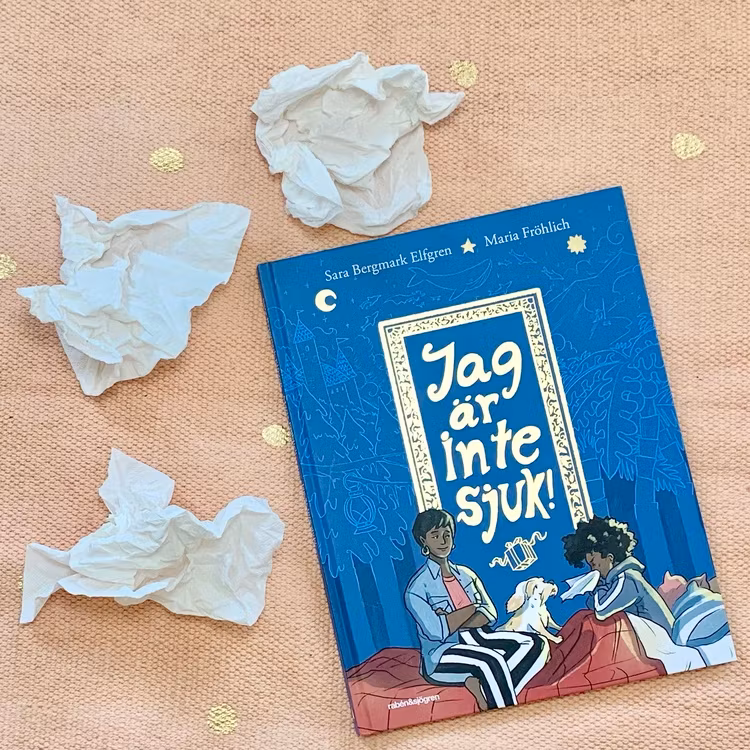 Bilderboken Jag är inte sjuk! Författare Sara Bergman Elfgren, illustratör Maria Fröhlich, förlag Rabén & Sjögren. Mångfald bland karaktärerna, mixad familj och barn med mörk hy är representerade.