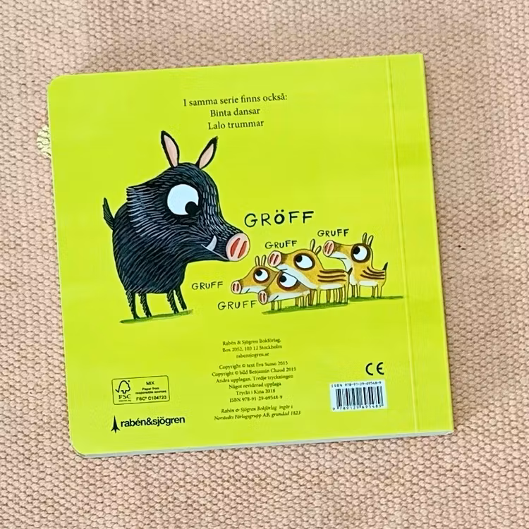 Barnbok Babo pekar, författare Eva Susso, Illustratör Benjamin Chaud, Rabén & Sjögren. Mångfald bland karaktärer där barn med mörk hy är representerade, mixad familj och mixade barn.