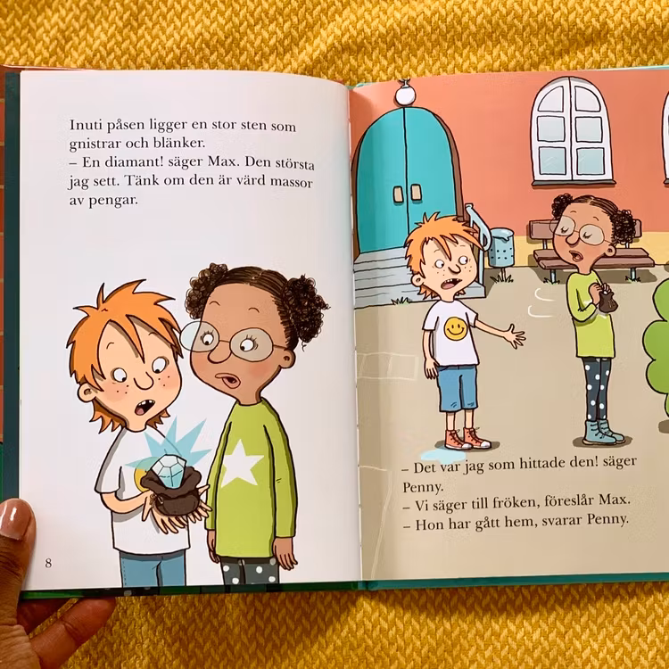 Diamanttjuven med lättlästa boken skoldeckarna, inkluderande bok med mörkhyade karaktärer. Bok från 6 år, spännande bok för barn.