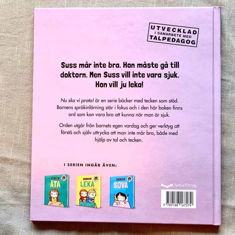 Nu ska vi prata! Sjuk. Bok med språkinlärning i fokus från 1 år. Bilderbok som även har med stödtecken för att hjälpa barnets språkinlärning.