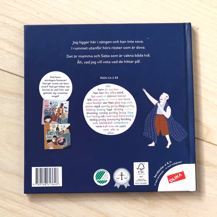Bilderbok När vi sover, för barn från 1 år från Olika förlag. Inkluderande bok med mångfald bland karaktärerna.