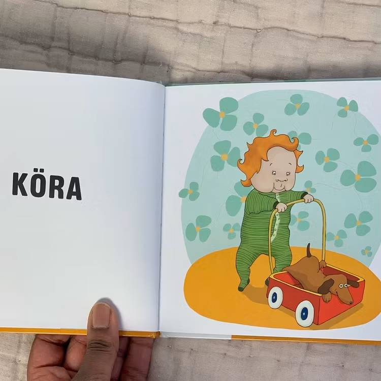 Pekbok med mångfald, Leka inne från Olika förlag, bok för barn från 0 år.