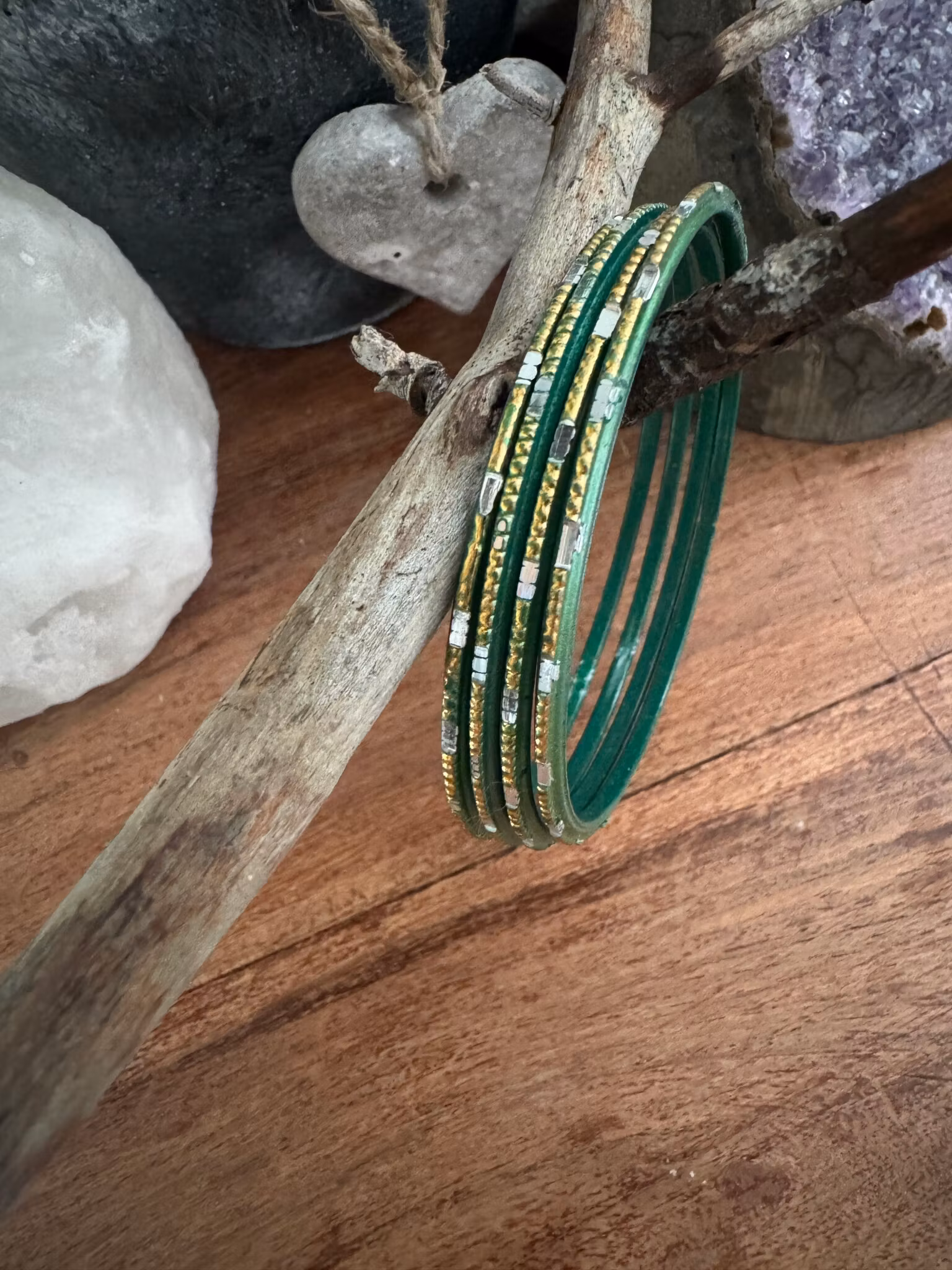 Hårt armband - Grönt med Guld/Silverfärgade detaljer