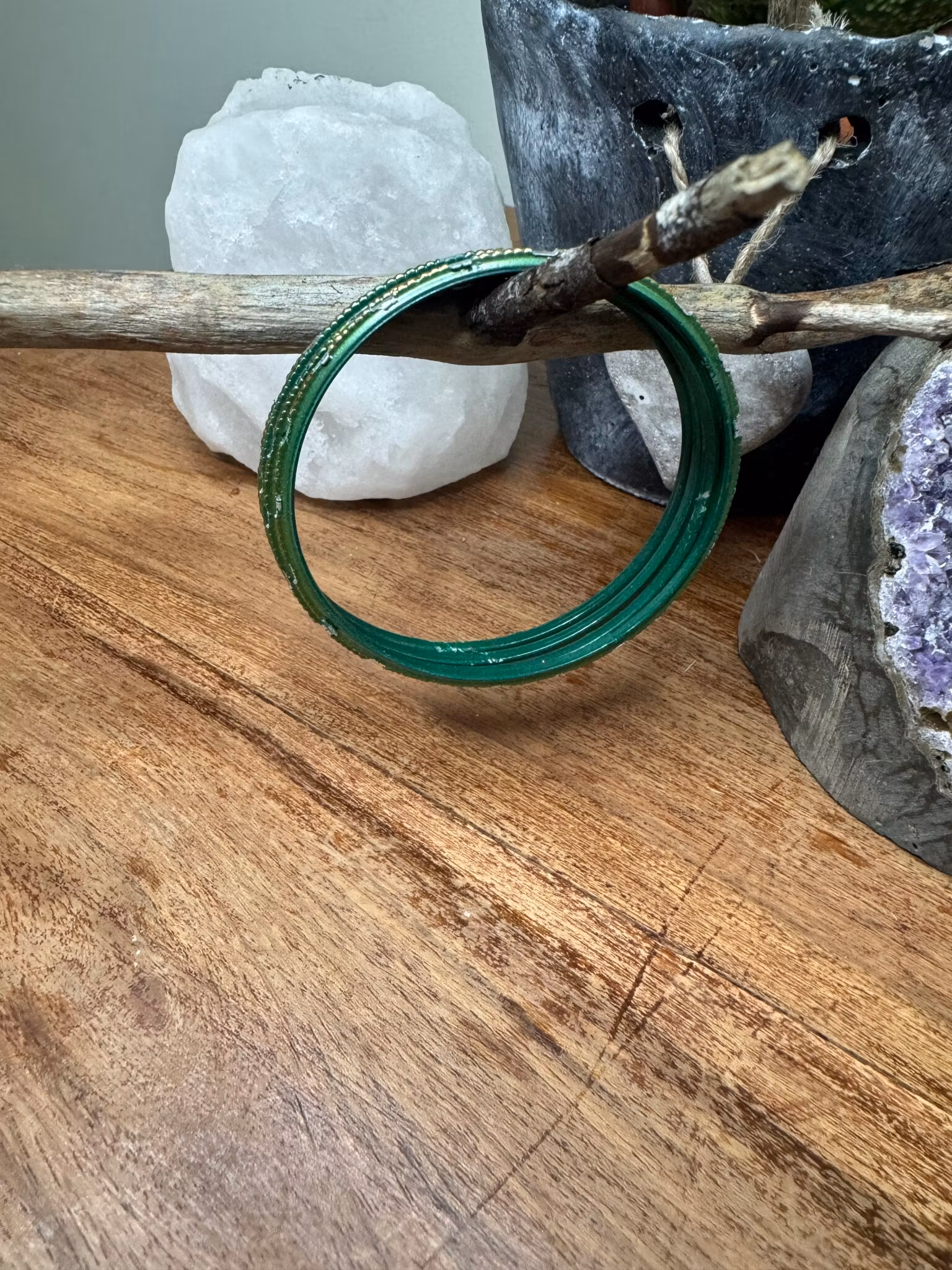 Hårt armband - Grönt med Guld/Silverfärgade detaljer