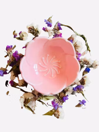 Blomsterformet keramikk skål