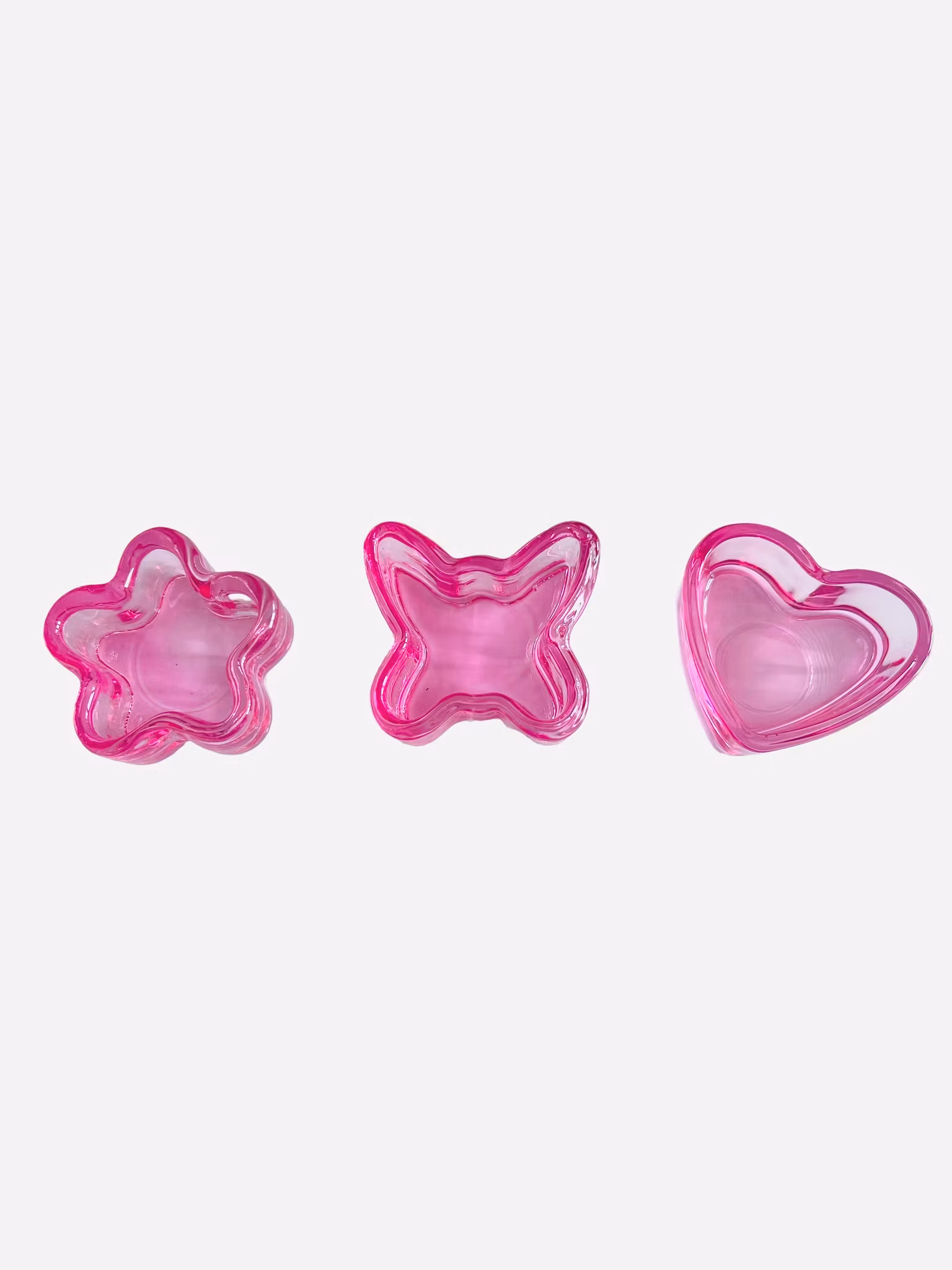 Vannskål i rosa glass – hjerte, blomst & sommerfugl