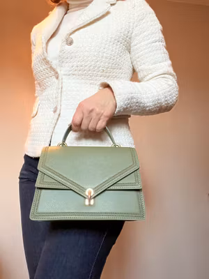 Håndveske med dobbel søm og avtagbar rem - 2 varianter