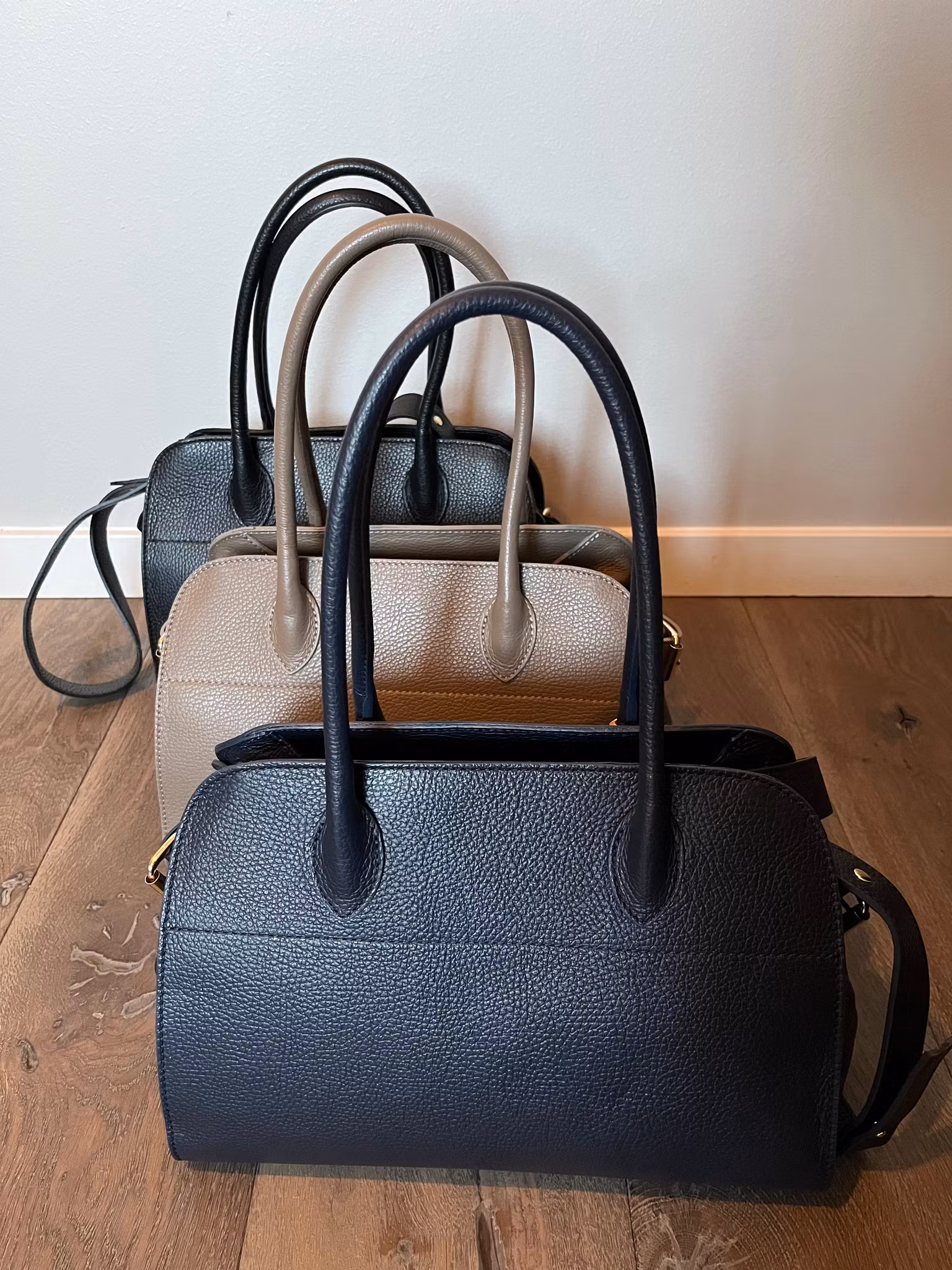 Skulderveske i ekte italiensk skinn med avtagbar rem