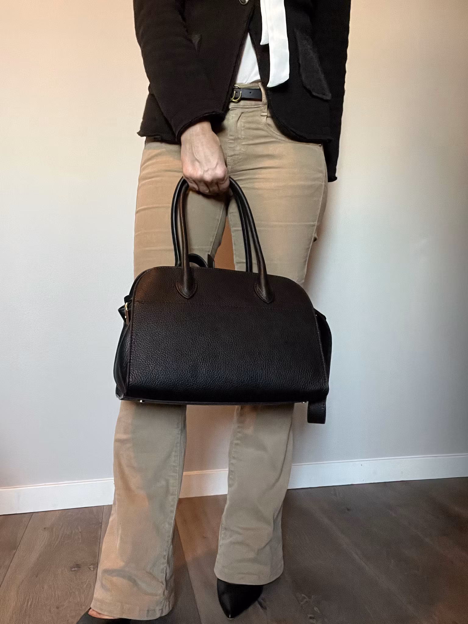 Skulderveske i ekte italiensk skinn med avtagbar rem