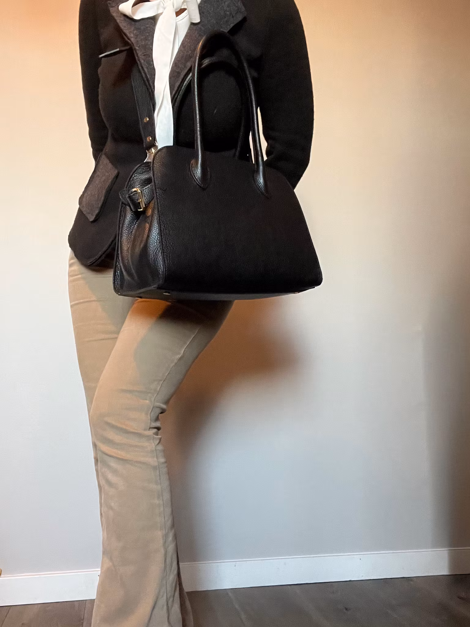 Skulderveske i ekte italiensk skinn med avtagbar rem