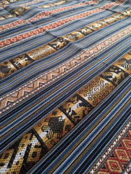 Stor Altarduk/Bordsduk i peruansk stil – Ull 200 × 135 cm