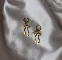 Eyra earrings guld