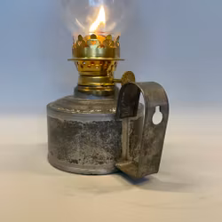 Liten patinerad fotogenlampa i plåt 5'''