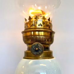Blommande bordsfotogenlampa i porslin 15'''