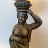 Bordsfotogenlampa på figurinfot 1870-tal 10'''