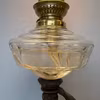 Bordsfotogenlampa på figurinfot 1870-tal 10'''