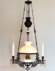 Antik takfotogenlampa med tre ljusarmar och prismor 14'''