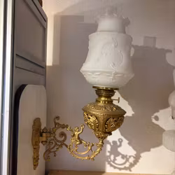 Antik väggfotogenlampa på arm 1880-tal med kupa 14'''
