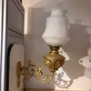 Antik väggfotogenlampa på arm 1880-tal med kupa 14'''