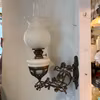 Äldre väggfotogenlampa på arm med kupa 10'''