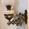 Äldre väggfotogenlampa på arm med kupa 10'''