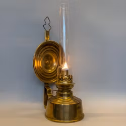 Väggfotogenlampa i mässing med rejäl reflektor 14'''
