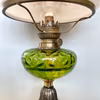 Grön fotogenlampa med handmålad skärm 14'''
