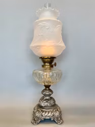 Klassisk fotogenlampa med frostad kupa 14'''