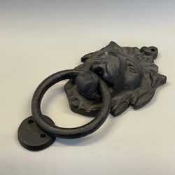 Portkläpp lejon i gjutjärn