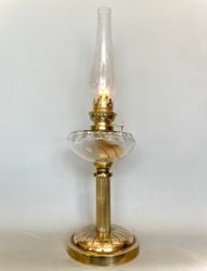 Bordsfotogenlampa på mässingsfot 10'''