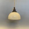 fin fonsterlampa med gult glas tygsladd