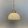 fin fonsterlampa med gult glas tygsladd