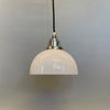 fonsterlampa vit glas tygsladd
