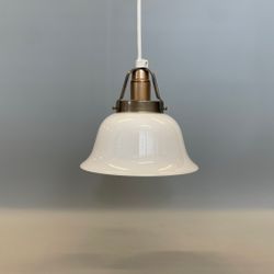 Klockskärmslampa opalvit liten 15 cm