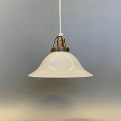 Klockskärmslampa opalvit mellan 22 cm