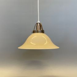 Klockskärmslampa vaniljgul mellan 22 cm