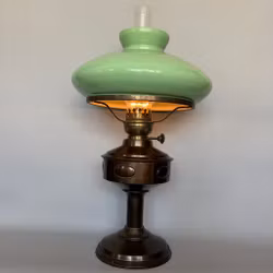 Klassisk antikbehandlad fotogenlampa med celadonskärm 15'''
