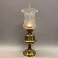 Vackert ornamenterad mässingslampa 14'''