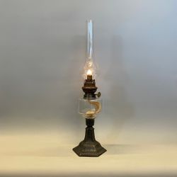 Bordsfotogenlampa på tennfot 8'''