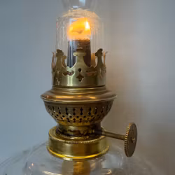 Bordsfotogenlampa på snygg fot 8'''