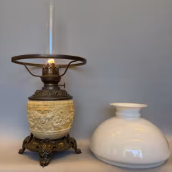 Relieferad fotogenlampa med antik vestaskärm 14'''