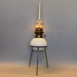 Bordsfotogenlampa på trebent stativ 15'''