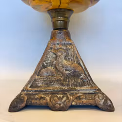 Brittisk bärnstensfärgad fotogenlampa med lotusbrännare