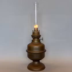 Fransk patinerad mässingslampa 10'''