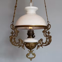 Antik korgfotogenlampa med vit rochesterskärm 14'''