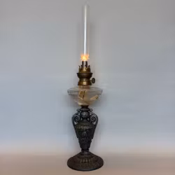 Bordsfotogenlampa på zinkfot 10'''