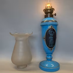 Turkos fotogenlampa med gaskupa cirka 1870/1880-tal 14'''