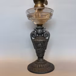 Bordsfotogenlampa på zinkfot 10'''